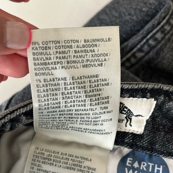 Stylish Black Distressed Women's Jeans - Picture 11 of 11